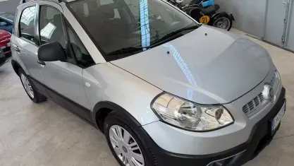 Usata Fiat Sedici Dynamic 120 CV (88 kW) 2011 Grigio SUV