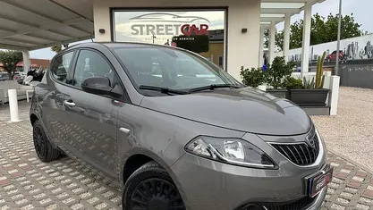 Usata Lancia Ypsilon Silver 70 CV (51 kW) 2022 Grigio Utilitaria