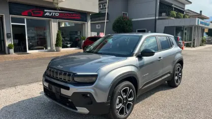 Używany Jeep Avenger Summit 101 KM (74 kW) 2025 Szary SUV