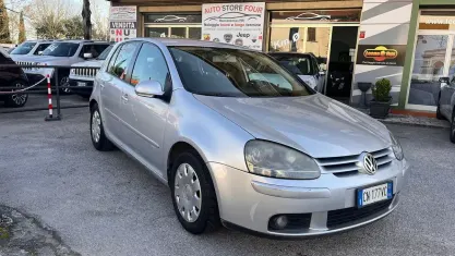 Usata VW Golf V Sportline 105 CV (77 kW) 2004 Grigio Utilitaria