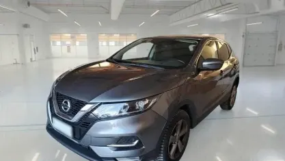 Usado Nissan Qashqai 116 HP (85 kW) 2020 Cinzento SUV