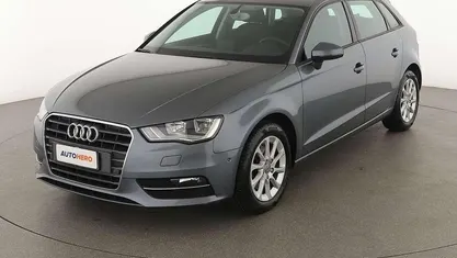 Usado Audi A3 Attraction 110 CV (80 kW) 2015 Negro Berlina