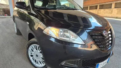 Usata Lancia Ypsilon 80 CV (58 kW) 2015 Nero Utilitaria