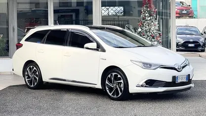 Bianco Usata 2018 Toyota Auris Hybrid Station wagon | 7900 € (Molto cara)