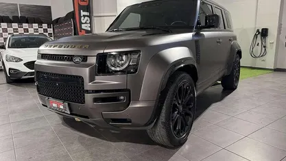 Usata 2025 Land Rover Defender SUV | 179.000 €