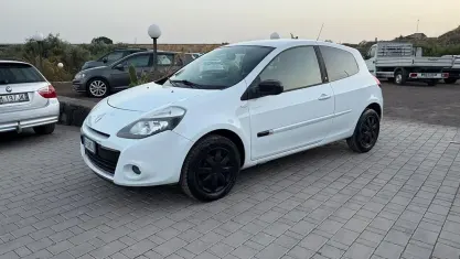 Usata Renault Clio II Dynamique 75 CV (55 kW) 2011 Bianco Berlina