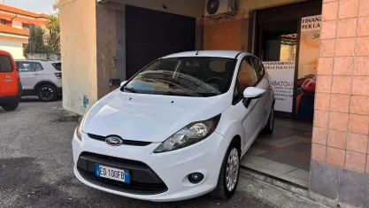 Usata Ford Fiesta 82 CV (60 kW) 2010 Bianco Berlina
