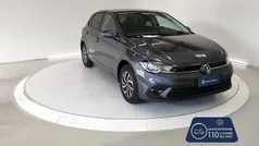Grigio scuro Nuova 2024 VW Polo Life Tre volumi | 20.600 € (Buon prezzo)