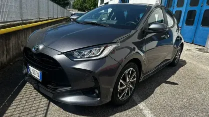 Usata Toyota Yaris Hybrid Trend 116 CV (85 kW) 2022 Grigio scuro Utilitaria
