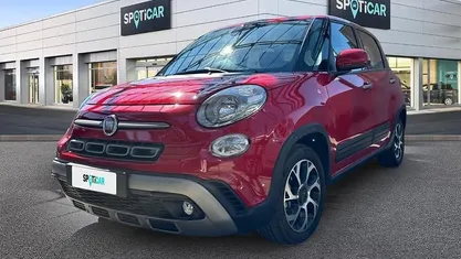 Begagnad Fiat 500L Cross 95 HK (69 kW) 2022 Röd Minibuss