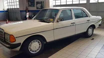 Usata 1977 Mercedes E250 Tre volumi | 13.500 €