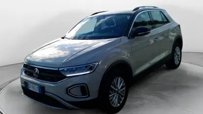 Usata VW T-Roc Life 110 CV (80 kW) 2024 Beige SUV