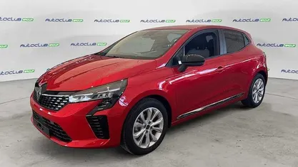 Rosso Nuova 2025 Renault Clio V Evolution Due volumi | 18.500 € (Buon prezzo)