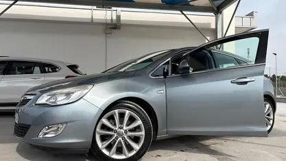 Usata Opel Astra Cosmo 125 CV (91 kW) 2012 Grigio Berlina