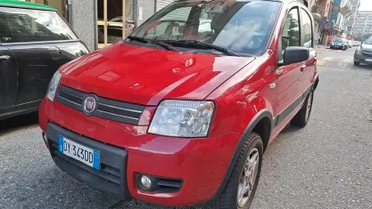 Usata Fiat Panda 4x4 Climbing 69 CV (50 kW) 2009 Rosso Utilitaria
