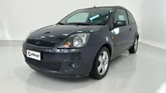 Grigio scuro Usata 2006 Ford Fiesta Ghia Due volumi | 2200 € (Buon prezzo)