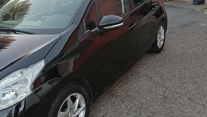 Usata Peugeot 208 68 CV (50 kW) 2013 Utilitaria