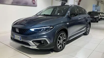 Usata Fiat Tipo Cross 131 CV (96 kW) 2021 Blu/azzurro Utilitaria