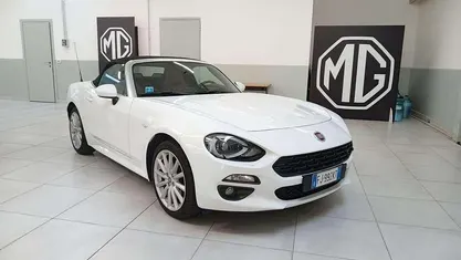 Usata Fiat 124 Spider Lusso 140 CV (102 kW) 2017 Bianco interno beige Cabrio
