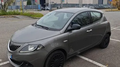 Grigio Usata 2023 Lancia Ypsilon Silver Due volumi | 12.900 € (Buon prezzo)