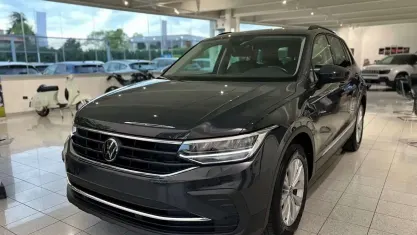 Usata VW Tiguan Life 150 CV (110 kW) 2022 Grigio urano pastello SUV