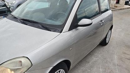 Usata Lancia Ypsilon 60 CV (44 kW) 2004 Grigio Utilitaria
