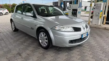Usata Renault Mégane II Luxe 106 CV (77 kW) 2006 Grigio Berlina