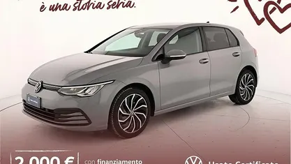 Moonstone grey Usata 2023 VW Golf Life Berlina | 21.900 € (Buon prezzo)