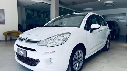 Bianco Usata 2015 Citroën C3 PureTech Due volumi | 6500 € (Buon prezzo)