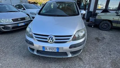 Usata VW Golf VI Comfortline 102 CV (75 kW) 2008 Arancione Utilitaria