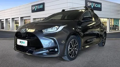 Usata Toyota Yaris Hybrid Lounge 116 CV (85 kW) 2021 Grigio Utilitaria