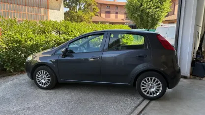 Usata Fiat Grande Punto 65 CV (47 kW) 2010 Grigio Utilitaria