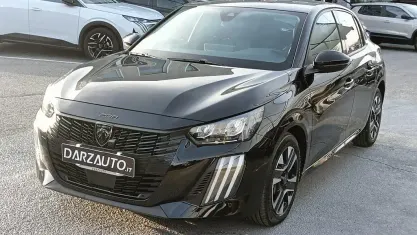 Usata Peugeot 208 Allure 101 CV (74 kW) 2025 Nero perla metallizzato Utilitaria