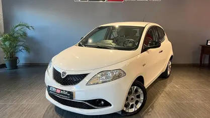 Usata Lancia Ypsilon Gold 69 CV (50 kW) 2016 Bianco Utilitaria