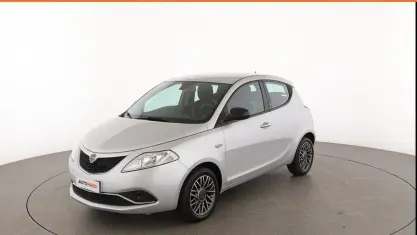 Usata Lancia Ypsilon Gold 70 CV (51 kW) 2016 Argento Utilitaria