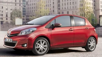 Usata Toyota Yaris Active 69 CV (50 kW) 2014 Grigio Utilitaria