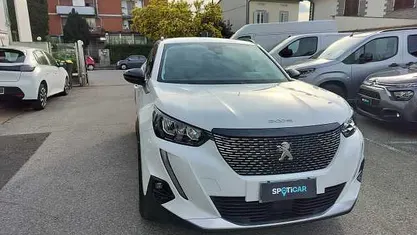 Usata Peugeot 2008 Allure 101 CV (74 kW) 2022 Bianco SUV
