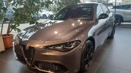 Grigio Nuova 2025 Alfa Romeo Giulia Veloce Tre volumi | 44.800 € (Super prezzo)