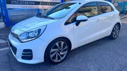 Usata Kia Rio 90 CV (66 kW) 2016 Bianco pastello Utilitaria