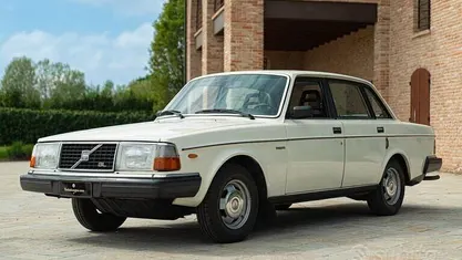 Usata Volvo 244 112 CV (82 kW) 1982 Bianco Berlina
