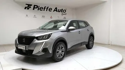 Usata Peugeot 2008 Active 101 CV (74 kW) 2021 Grigio SUV