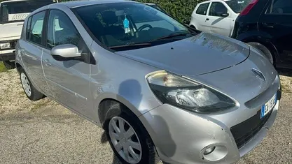 Grigio Usata 2010 Renault Clio II Tre volumi | 3500 € (Buon prezzo)