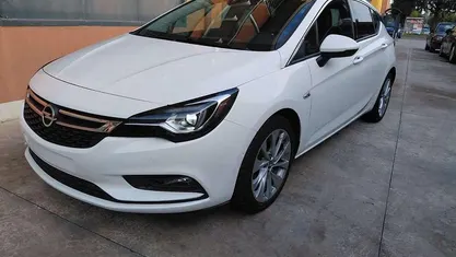 Bianco Usata 2016 Opel Astra Innovation Tre volumi | 12.500 € (Buon prezzo)