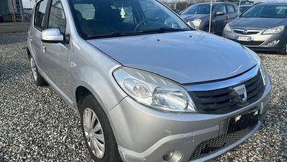 Usata Dacia Sandero Ambiance 75 CV (55 kW) 2009 Grigio Berlina