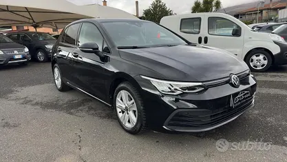 Usata VW Golf VIII Life 116 CV (85 kW) 2022 Nero Berlina
