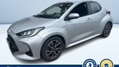 Argento metallizzato Usata 2021 Toyota Yaris Hybrid Trend Due volumi | 15.200 € (Buon prezzo)