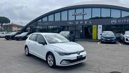 Usata VW Golf VIII Life 110 CV (80 kW) 2020 Utilitaria