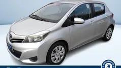 Grigio metallizzato Usata 2012 Toyota Yaris Active Tre volumi | 9200 €