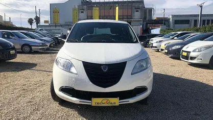 Bianco Usata 2015 Lancia Ypsilon Due volumi | 5300 € (Buon prezzo)