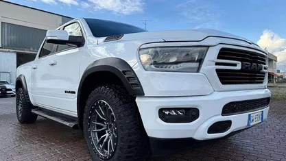 Usata RAM 1500 401 CV (294 kW) 2022 Bianco e nero Pick-up